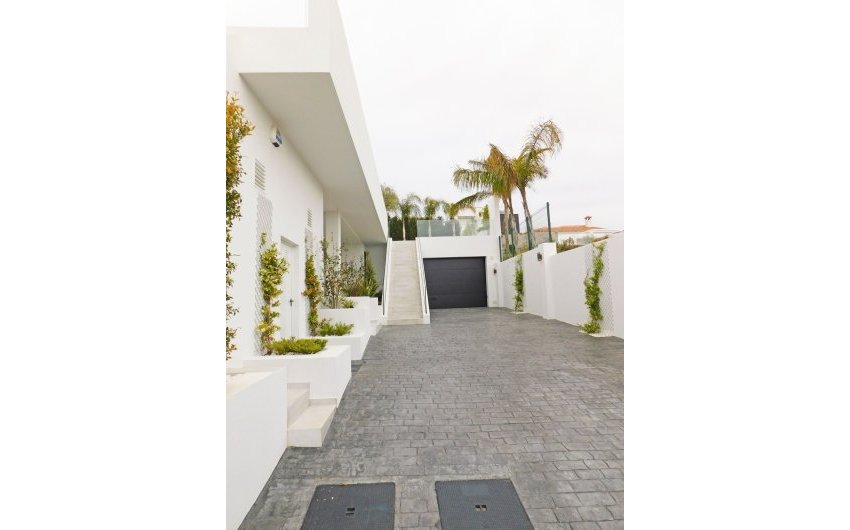 Reventa - Villa -
El Chaparral - Inland