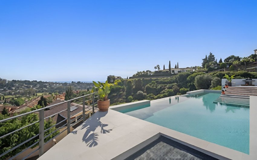 Reventa - Villa -
El Paraíso, Estepona - Costa del Sol