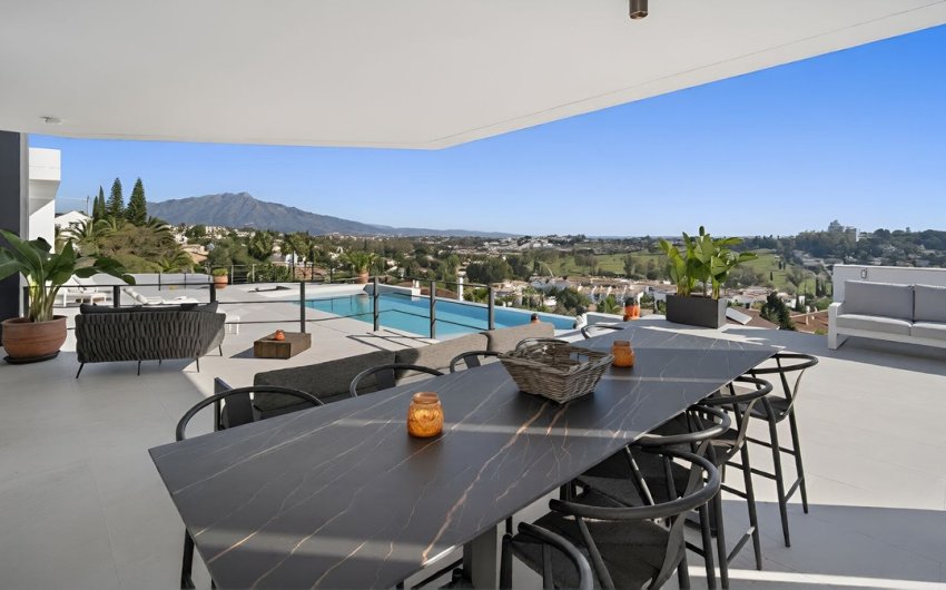 Reventa - Villa -
El Paraíso, Estepona - Costa del Sol