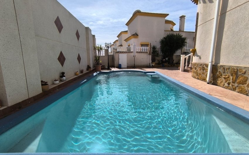 Reventa - Villa -
El Raso - Costa Blanca