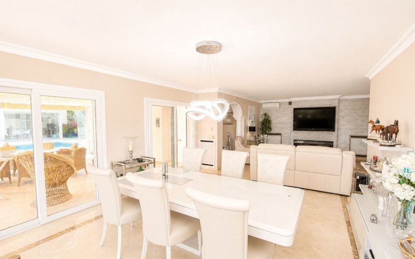 Reventa - Villa -
Elviria - Costa del Sol