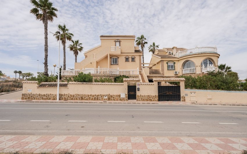 Reventa - Villa -
Gran Alacant - Monte y Mar