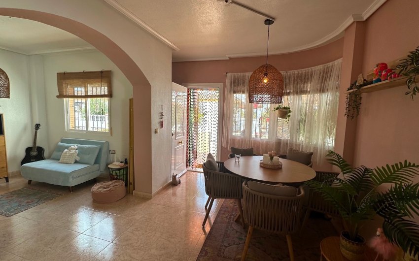 Reventa - Villa -
Guardamar del Segura - El Raso