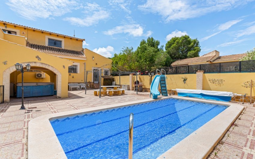 Reventa - Villa -
Jacarilla - Inland