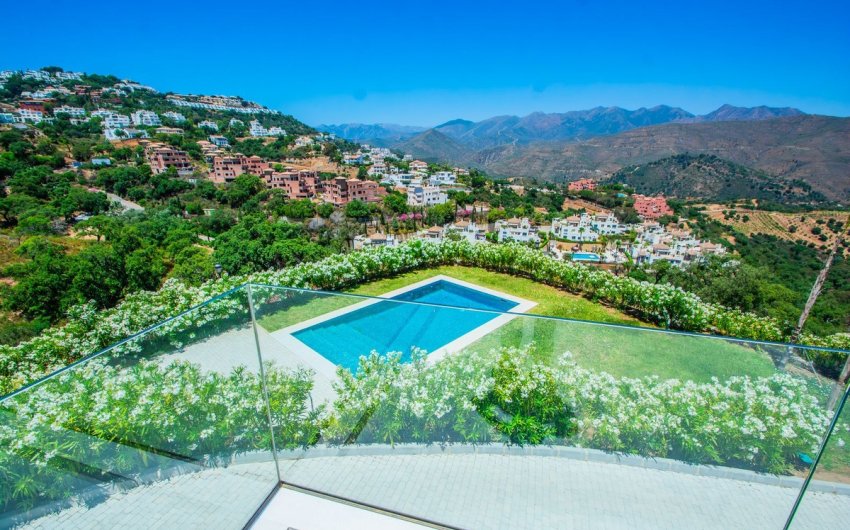 Reventa - Villa -
La Mairena - Inland