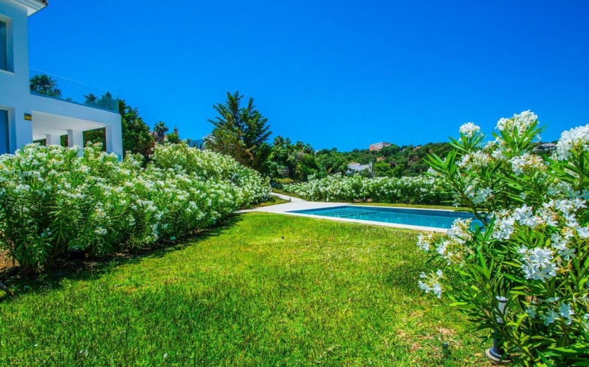 Reventa - Villa -
La Mairena - Inland