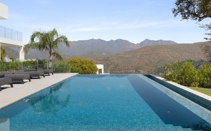 Reventa - Villa -
La Mairena - Inland