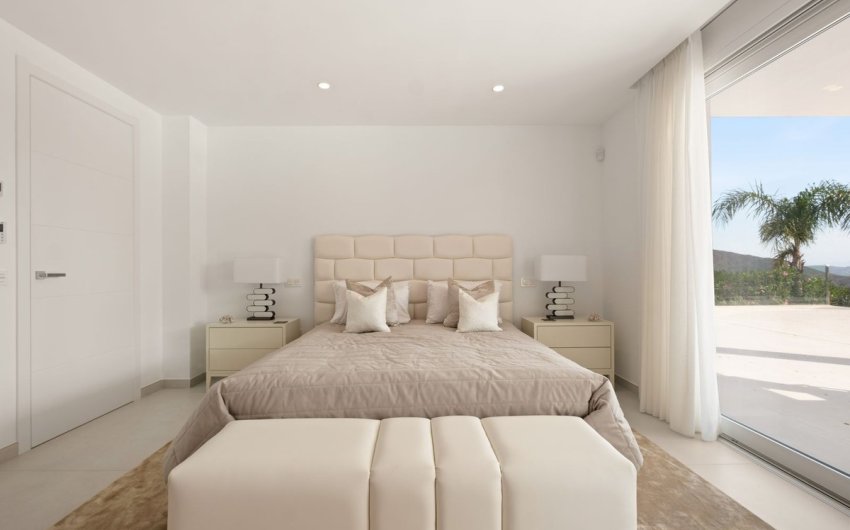 Reventa - Villa -
La Mairena - Inland