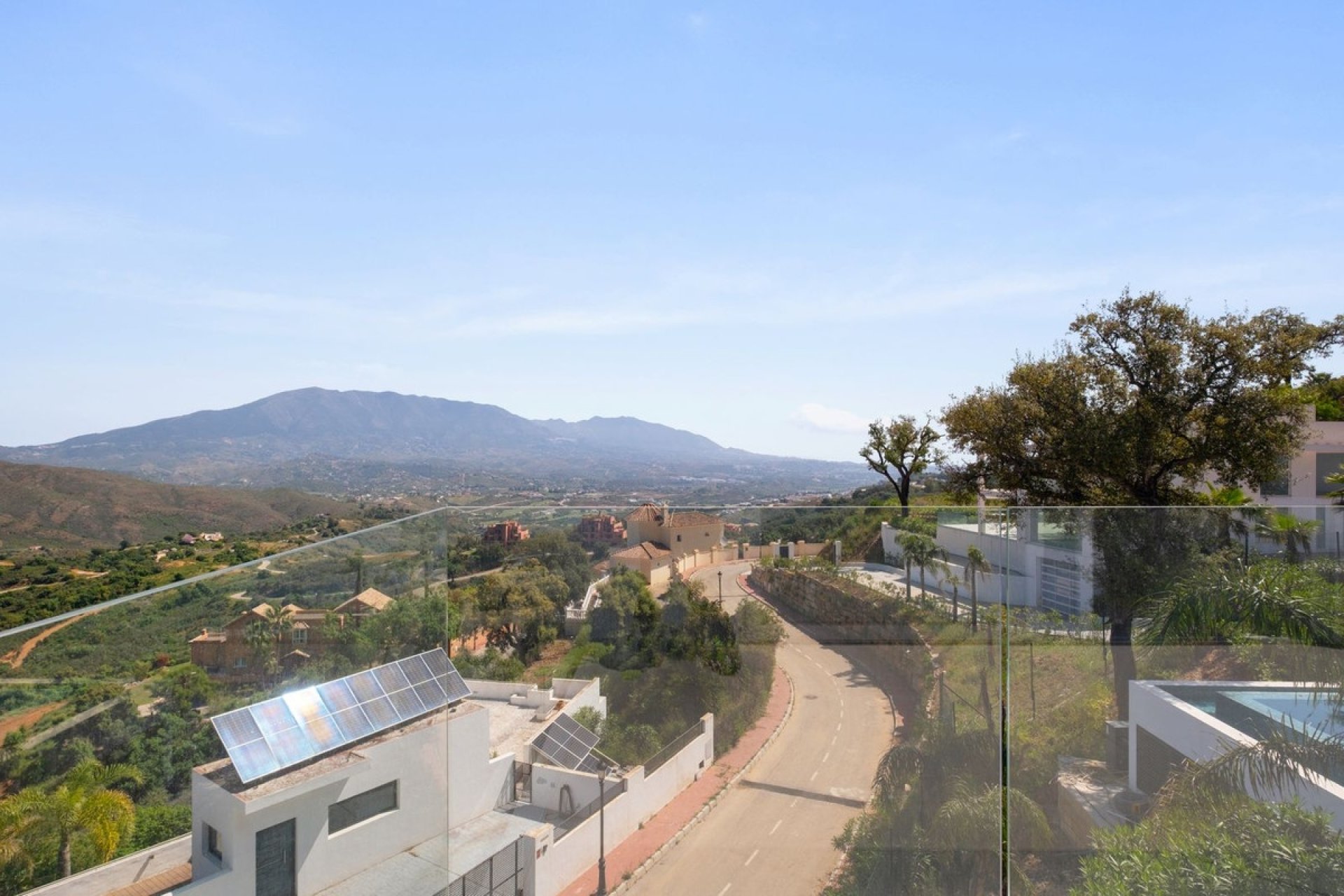 Reventa - Villa -
La Mairena - Inland