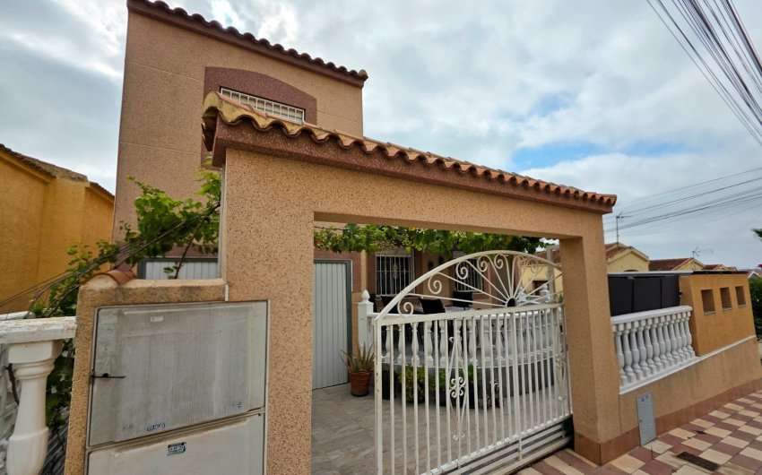 Reventa - Villa -
La Marina - La Marina Urb