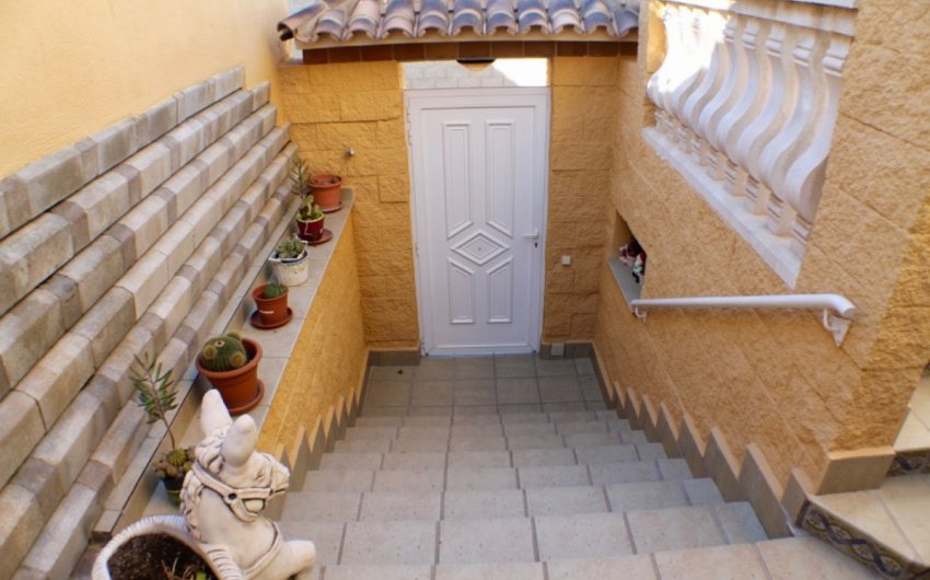 Reventa - Villa -
La Nucía - Urbanizaciones