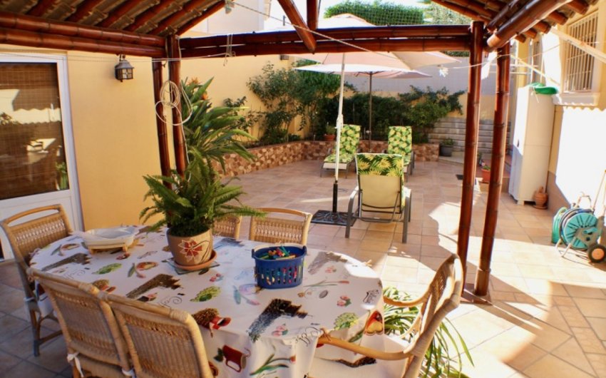 Reventa - Villa -
La Nucía - Urbanizaciones