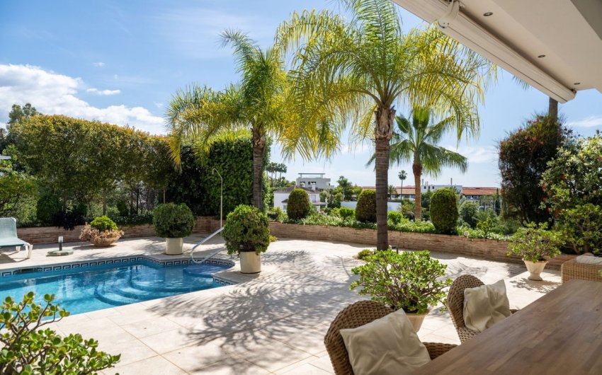 Reventa - Villa -
La Quinta - Inland