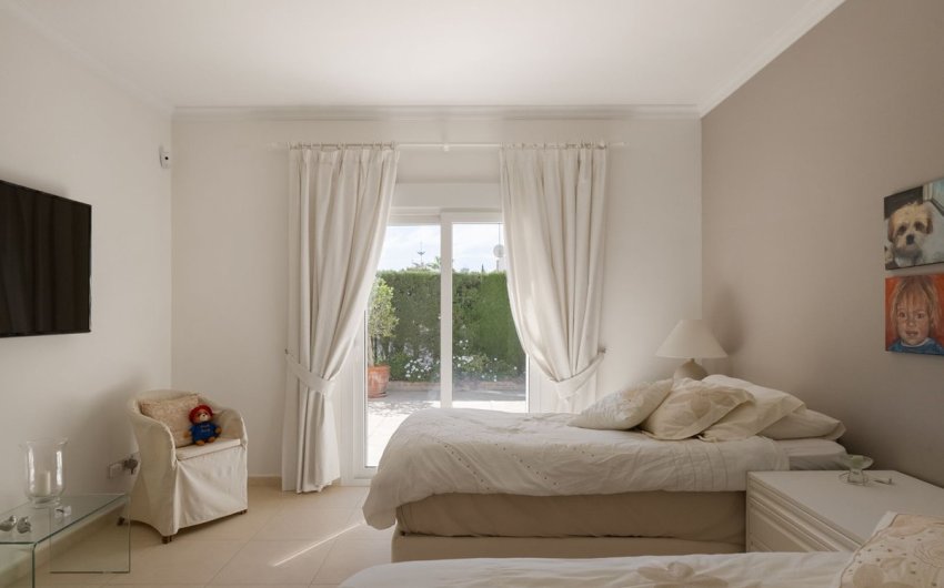 Reventa - Villa -
La Quinta - Inland