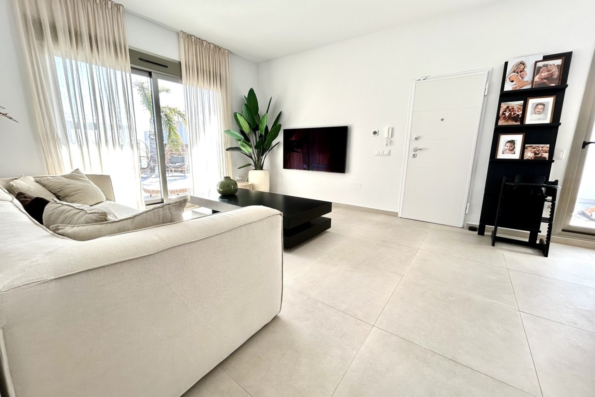 Reventa - Villa -
Las Filipinas - Inland