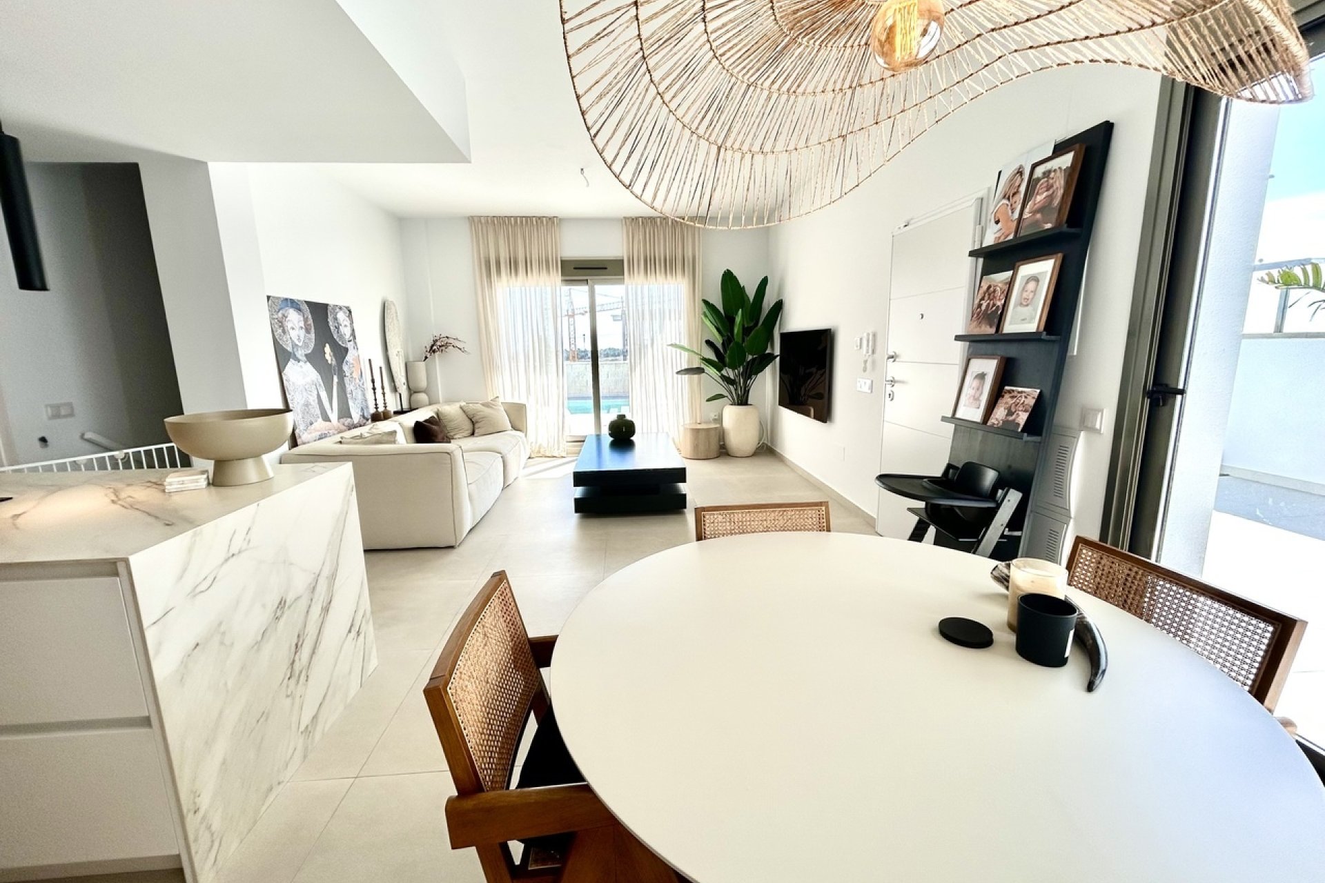 Reventa - Villa -
Las Filipinas - Inland