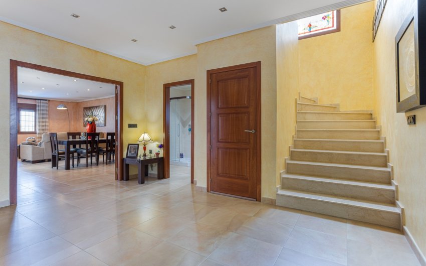 Reventa - Villa -
Los Montesinos - La Herrada