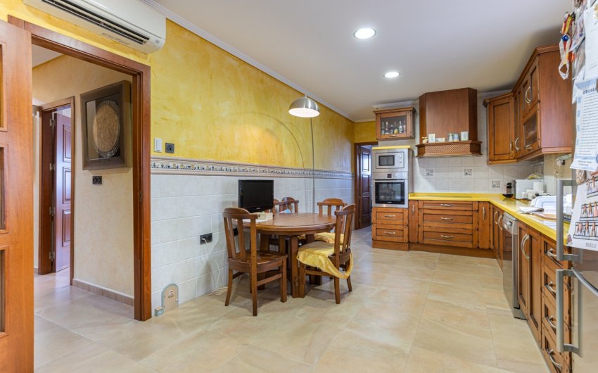 Reventa - Villa -
Los Montesinos - La Herrada