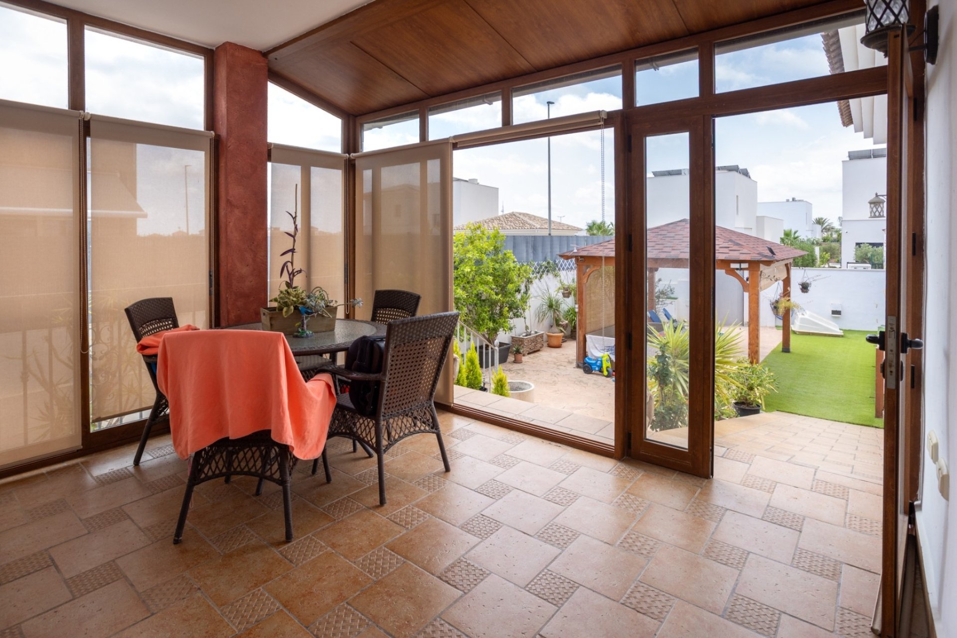 Reventa - Villa -
Los Montesinos - La Herrada