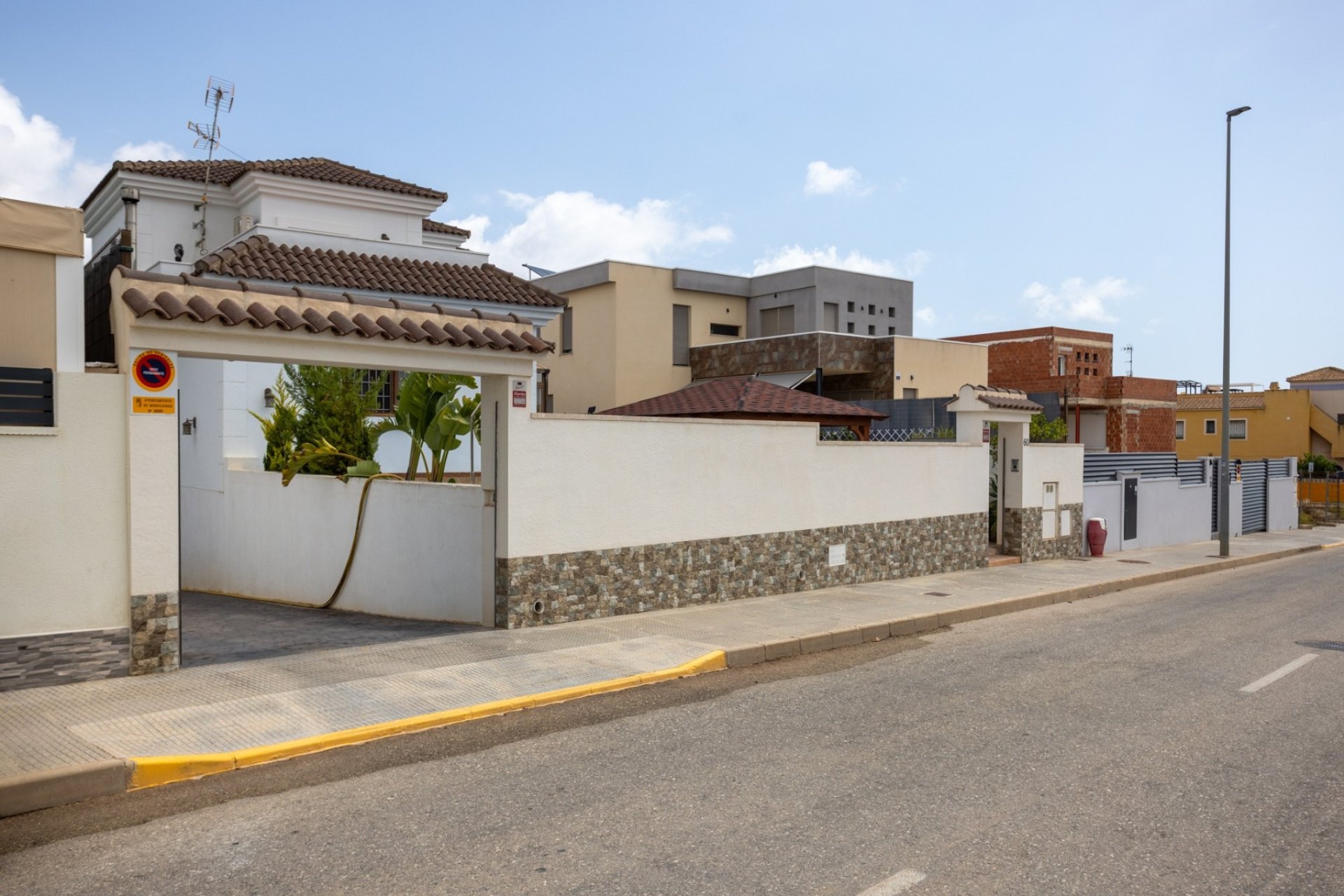 Reventa - Villa -
Los Montesinos - La Herrada
