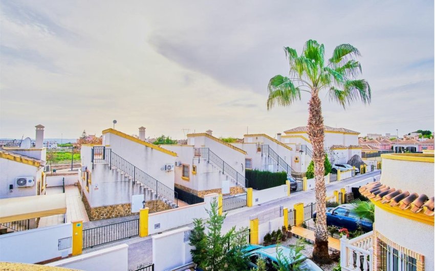 Reventa - Villa -
Los Montesinos - La Herrada