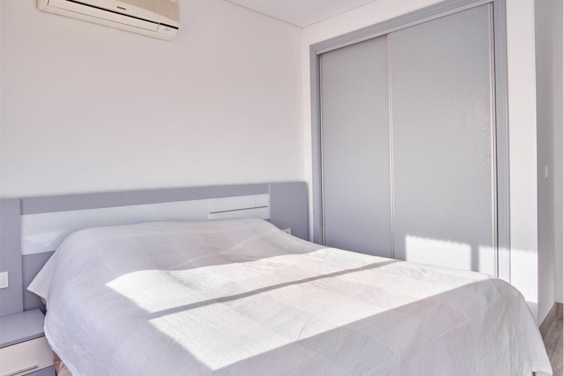 Reventa - Villa -
Los Montesinos - La Herrada