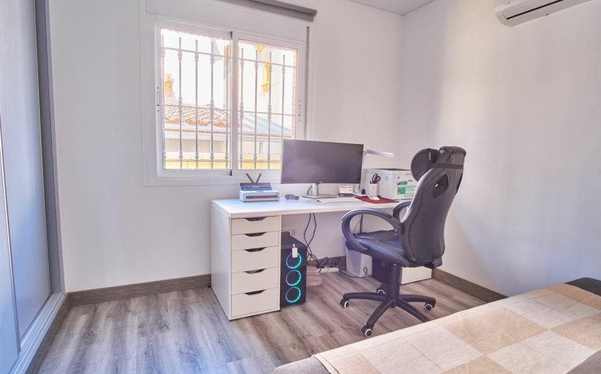 Reventa - Villa -
Los Montesinos - La Herrada