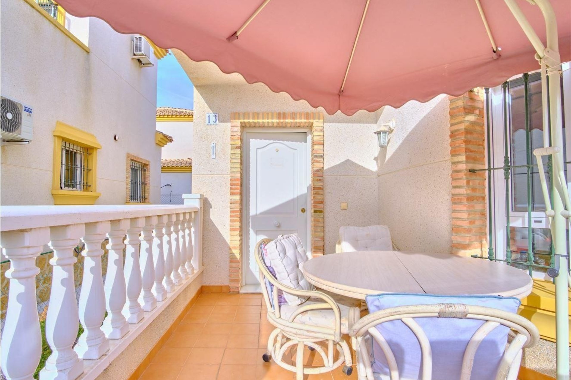 Reventa - Villa -
Los Montesinos - La Herrada
