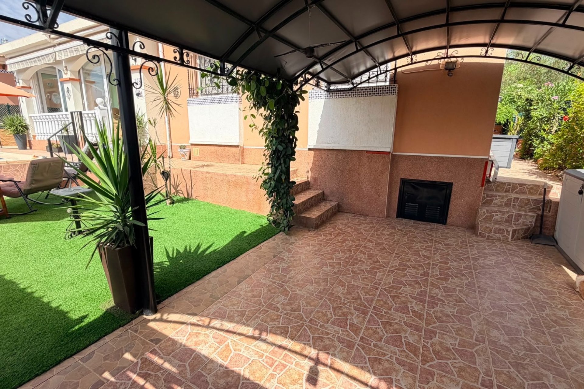 Reventa - Villa -
Los Montesinos - La Herrada
