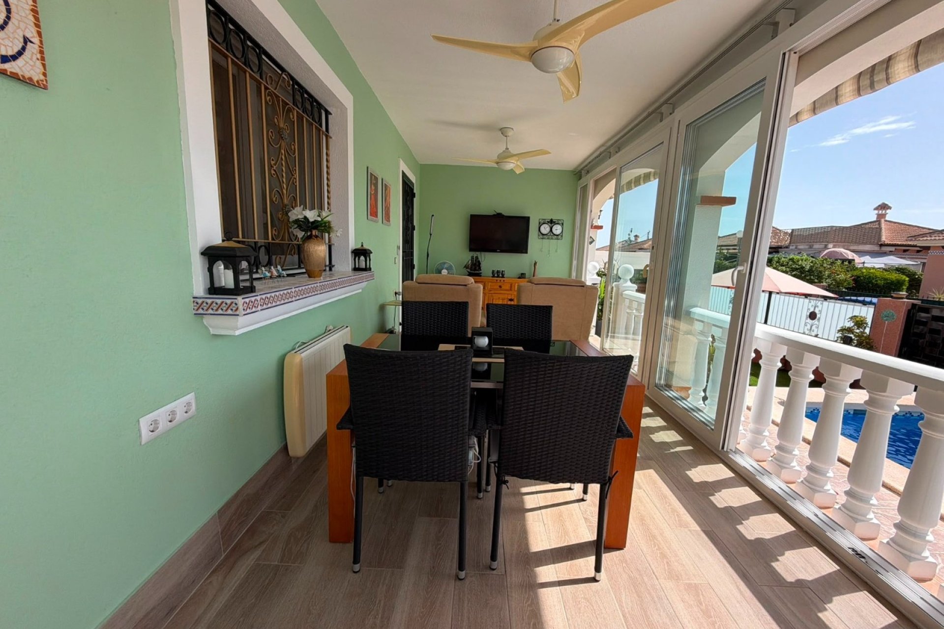 Reventa - Villa -
Los Montesinos - La Herrada