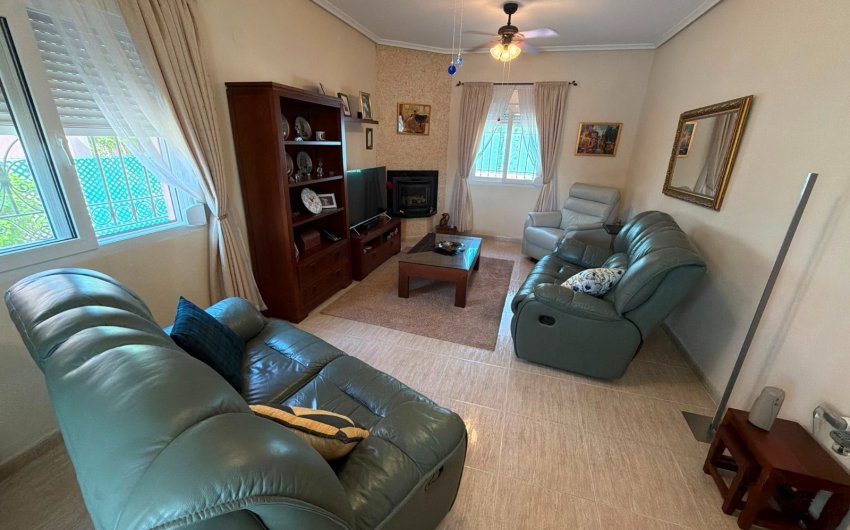 Reventa - Villa -
Los Montesinos - La Herrada