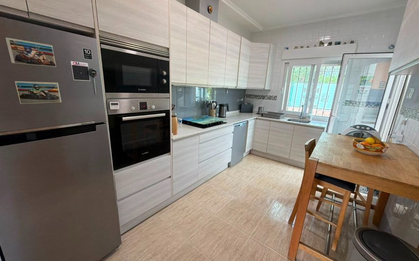 Reventa - Villa -
Los Montesinos - La Herrada