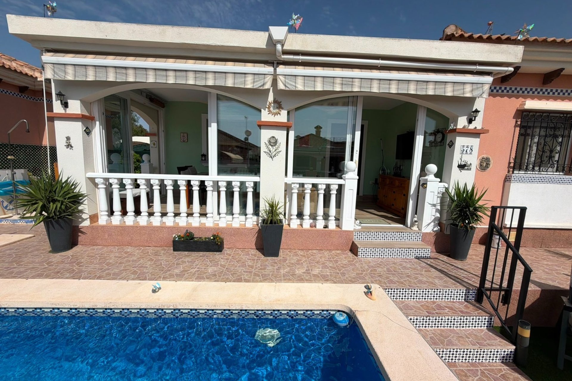 Reventa - Villa -
Los Montesinos - La Herrada