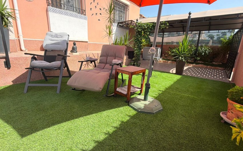 Reventa - Villa -
Los Montesinos - La Herrada