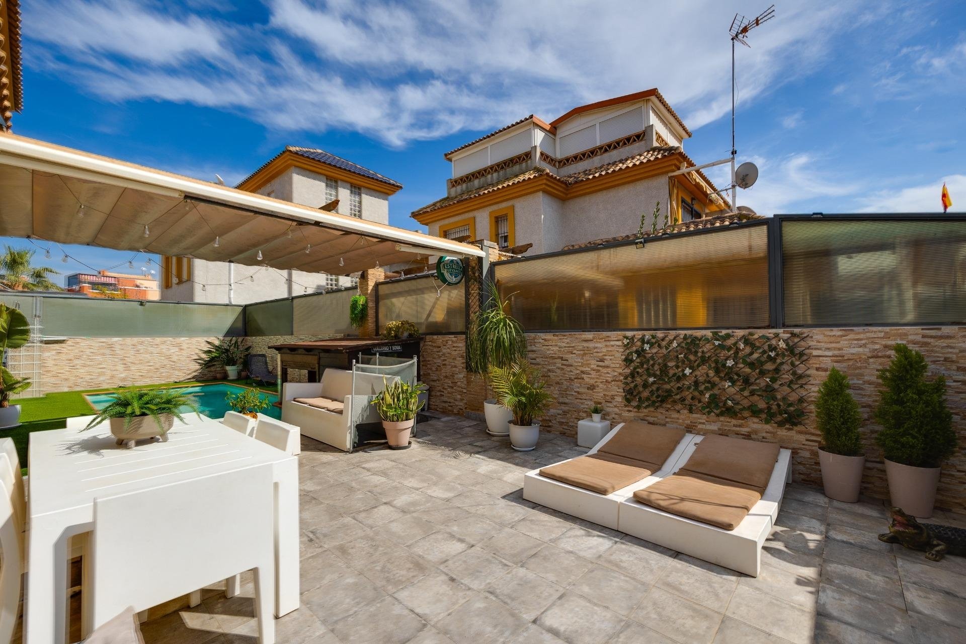 Reventa - Villa -
Los Montesinos - La Herrada