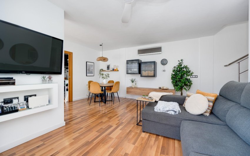 Reventa - Villa -
Los Montesinos - La Herrada