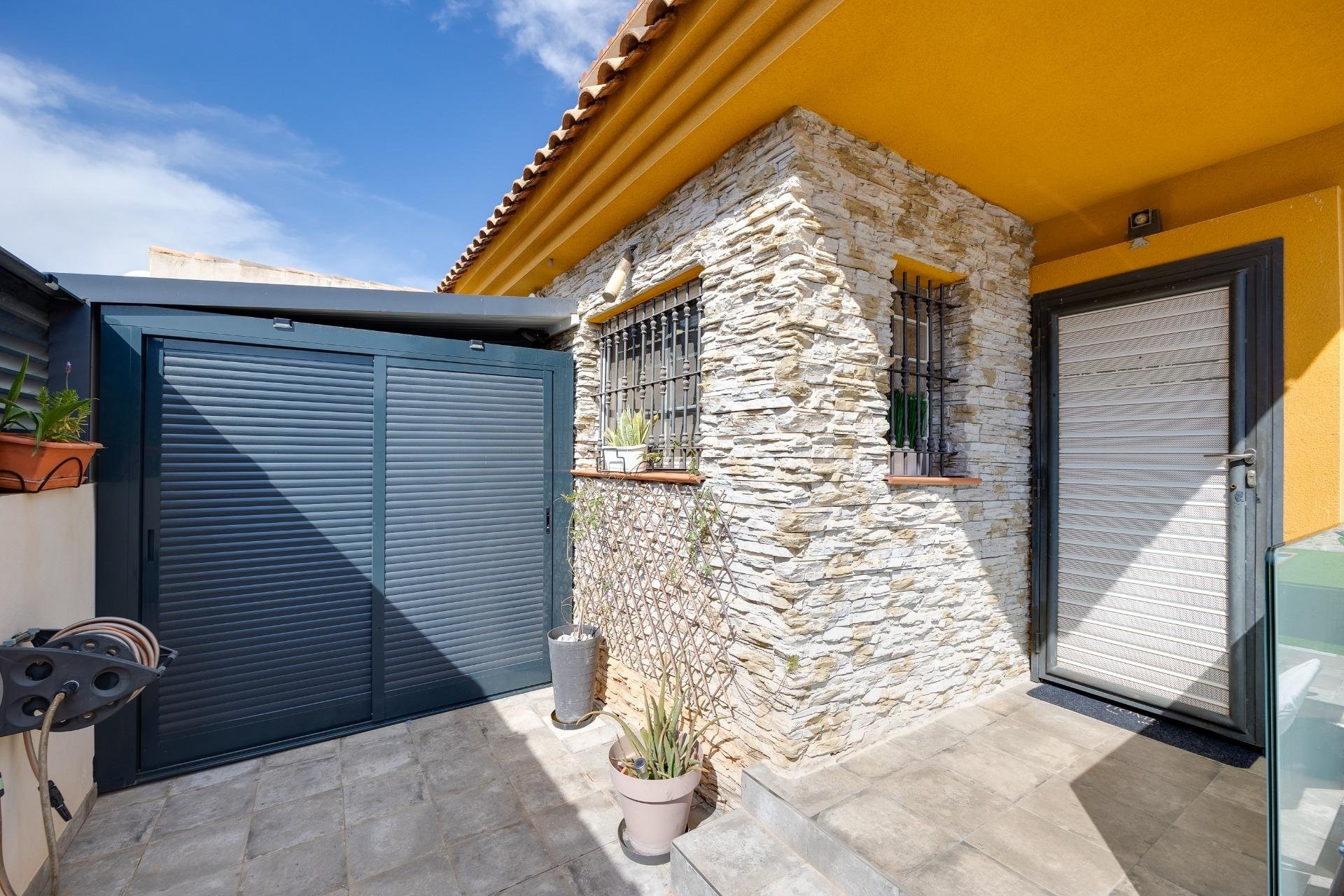Reventa - Villa -
Los Montesinos - La Herrada