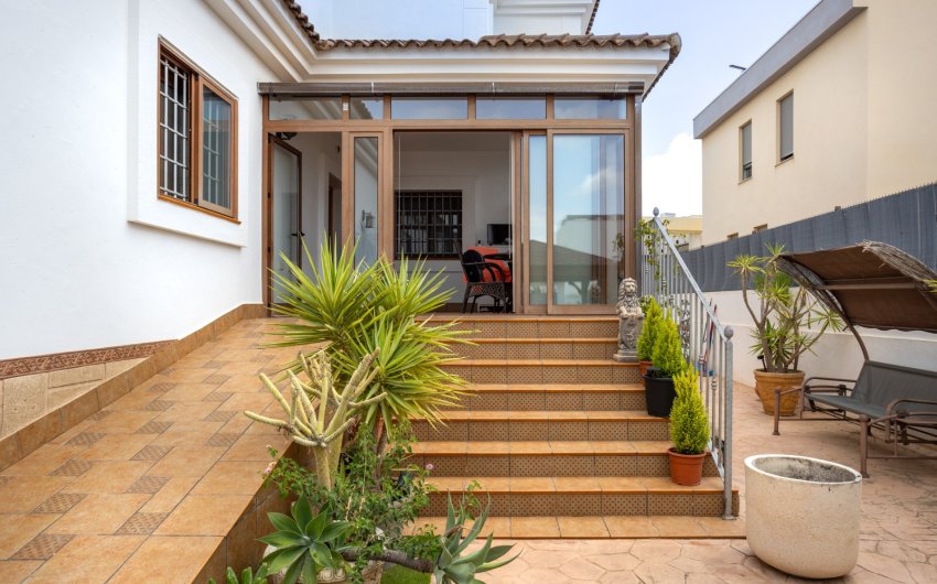 Reventa - Villa -
Los Montesinos - La Herrada