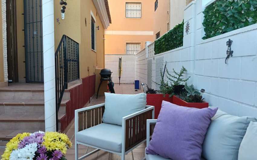 Reventa - Villa -
Los Montesinos - La Herrada