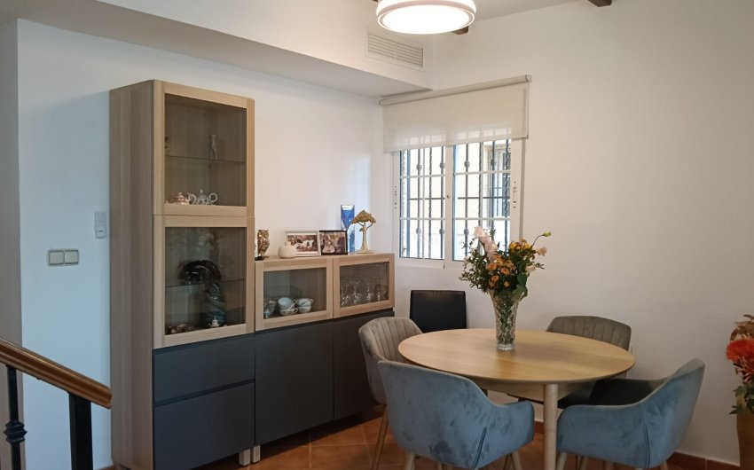 Reventa - Villa -
Los Montesinos - La Herrada