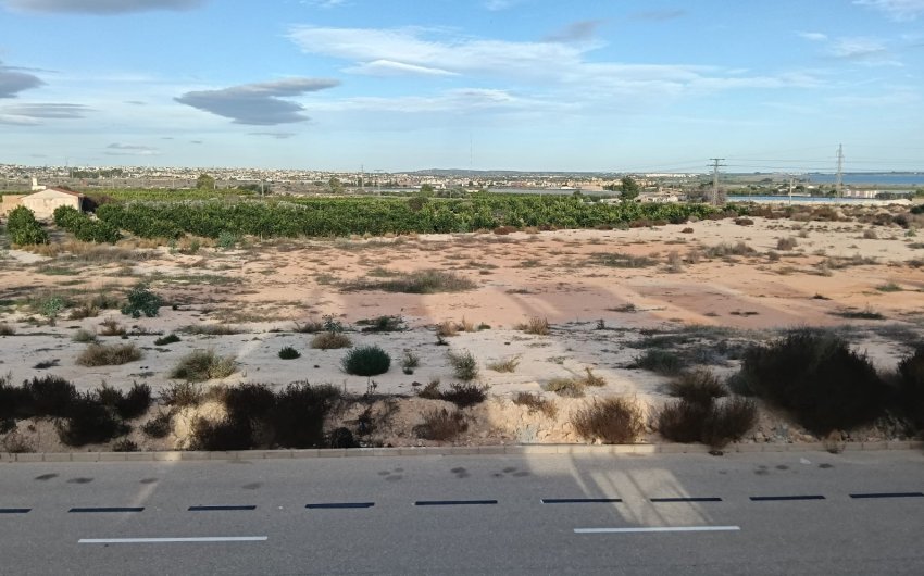 Reventa - Villa -
Los Montesinos - La Herrada