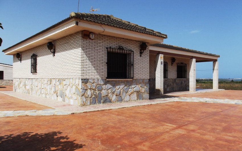 Reventa - Villa -
Los Montesinos - La Herrada