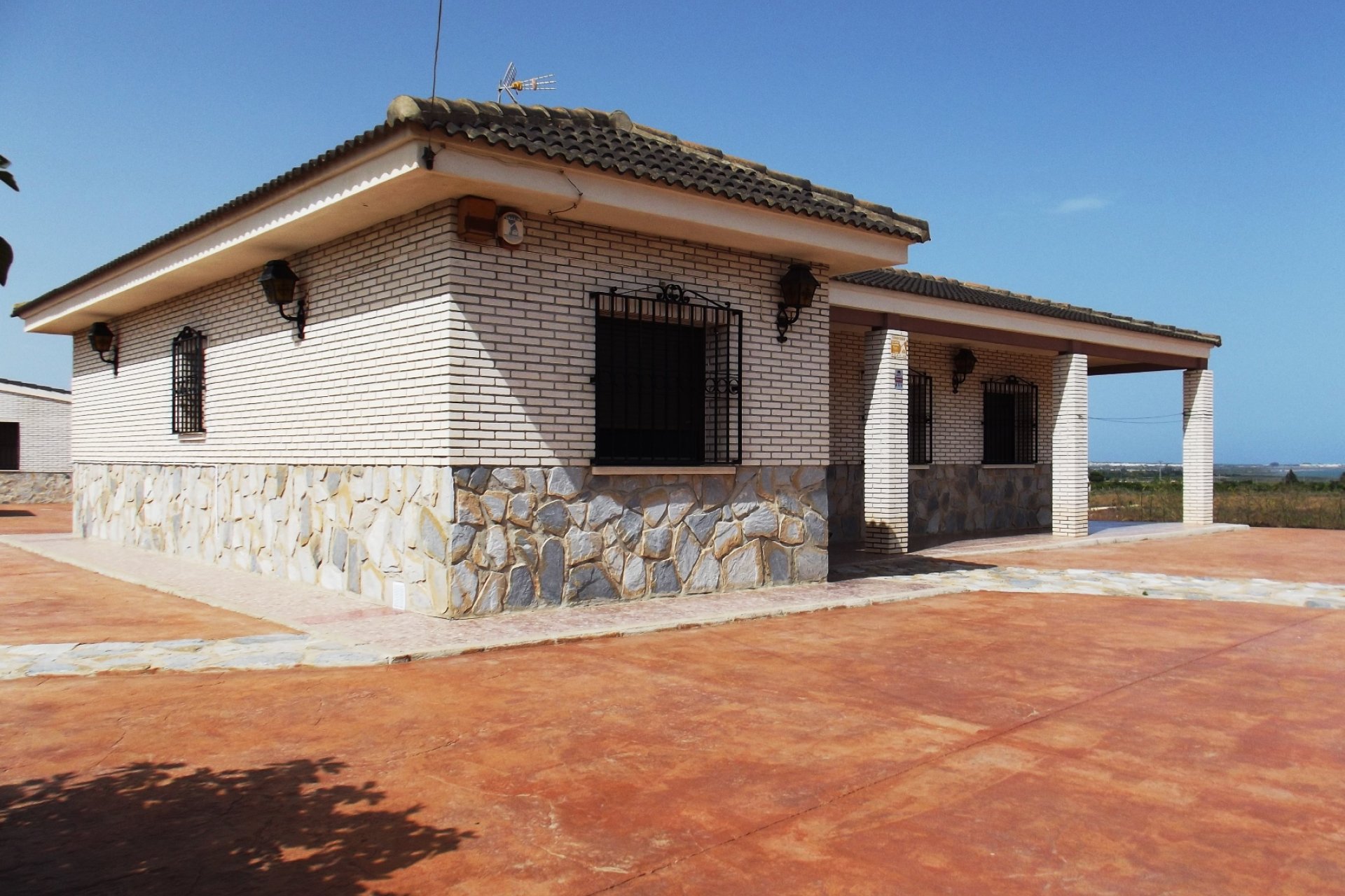 Reventa - Villa -
Los Montesinos - La Herrada