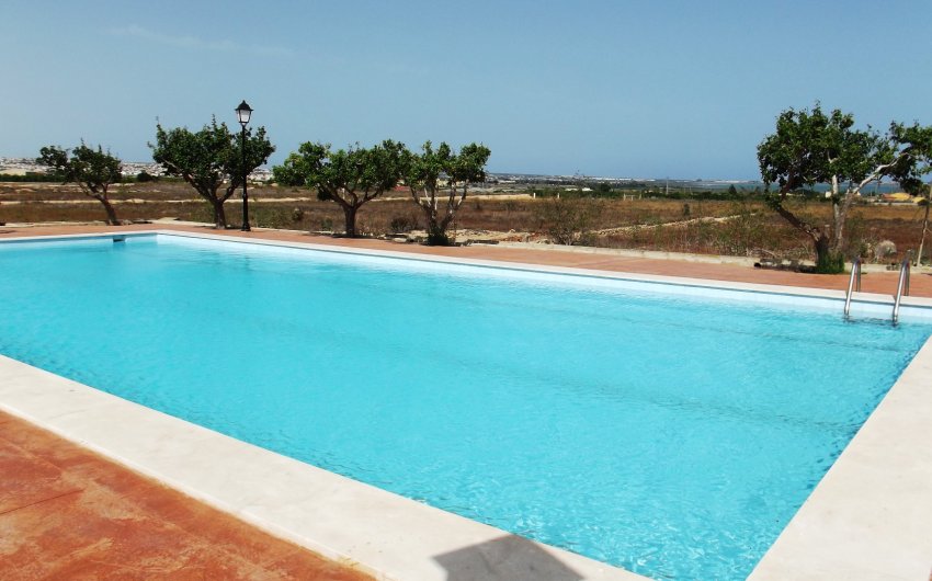 Reventa - Villa -
Los Montesinos - La Herrada