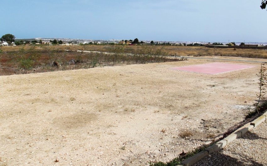 Reventa - Villa -
Los Montesinos - La Herrada