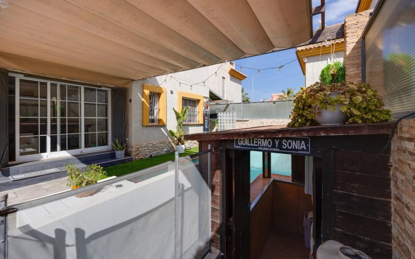 Reventa - Villa -
Los Montesinos - La Herrada