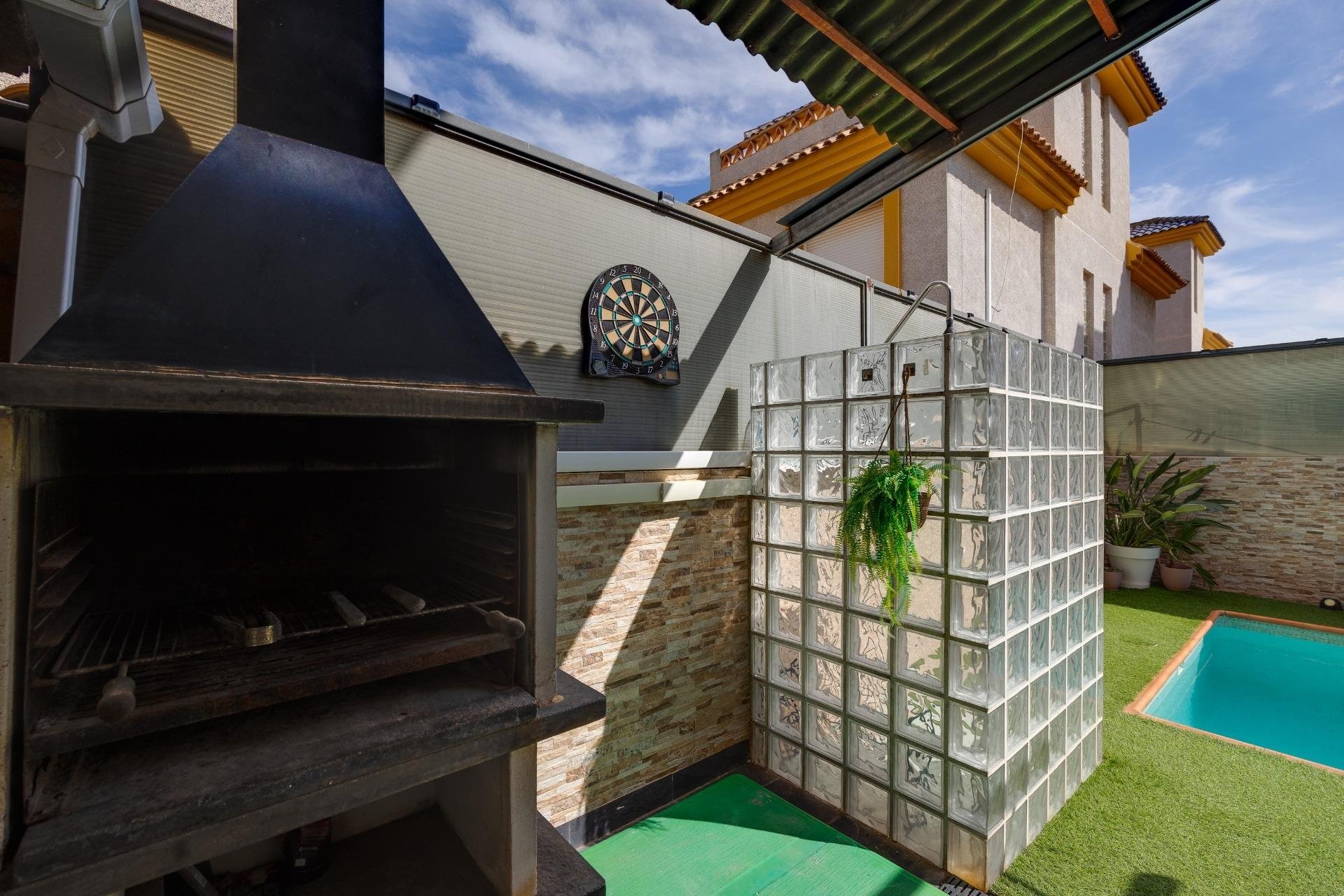 Reventa - Villa -
Los Montesinos - La Herrada