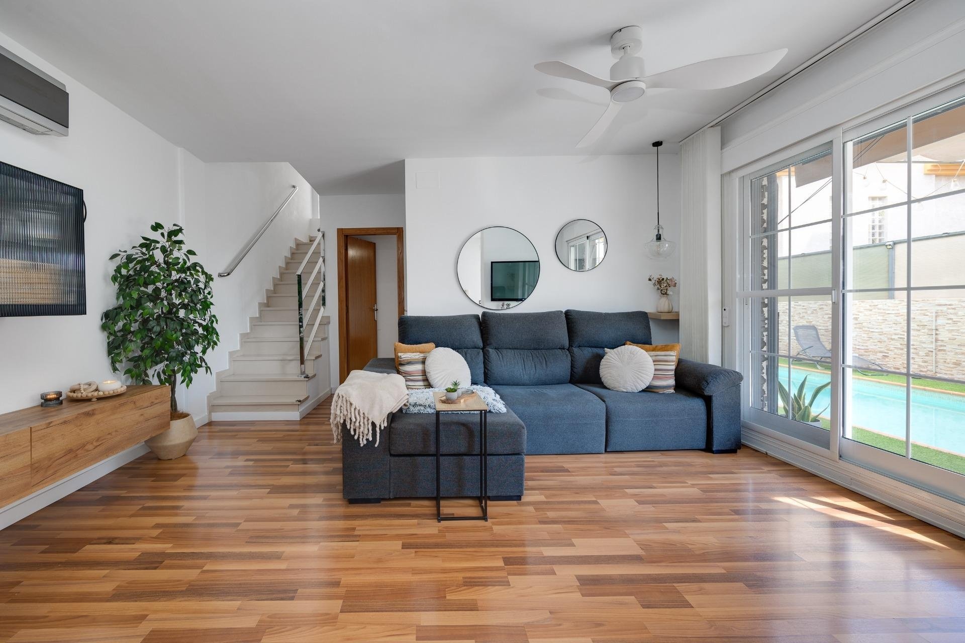 Reventa - Villa -
Los Montesinos - La Herrada