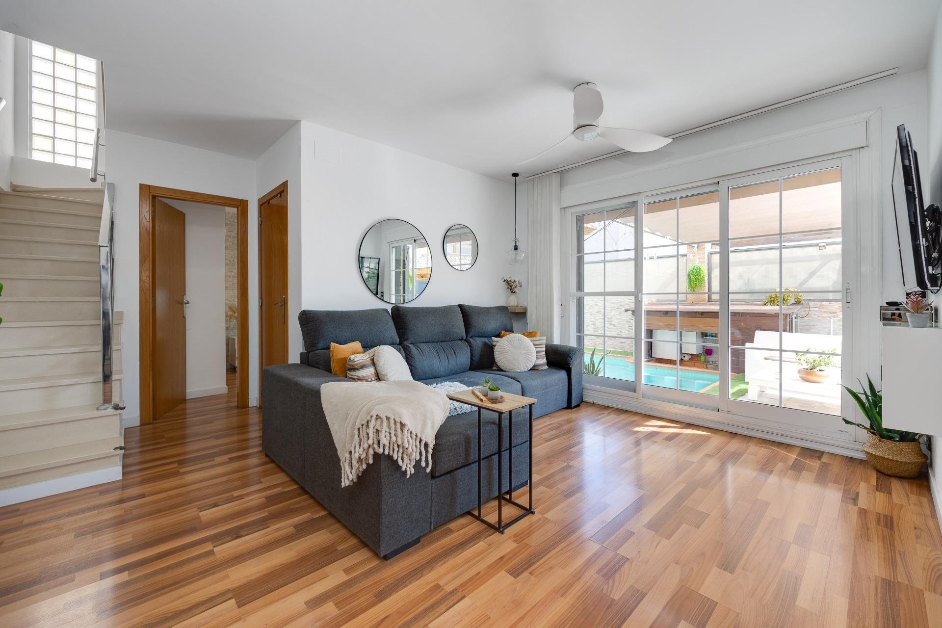 Reventa - Villa -
Los Montesinos - La Herrada