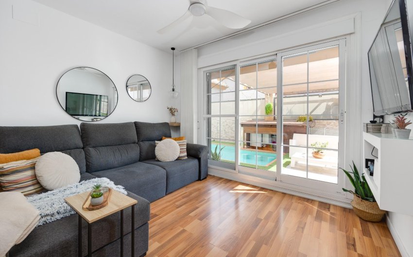 Reventa - Villa -
Los Montesinos - La Herrada